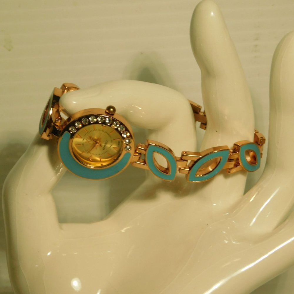 WRIST WATCH - Picture 4 of 7